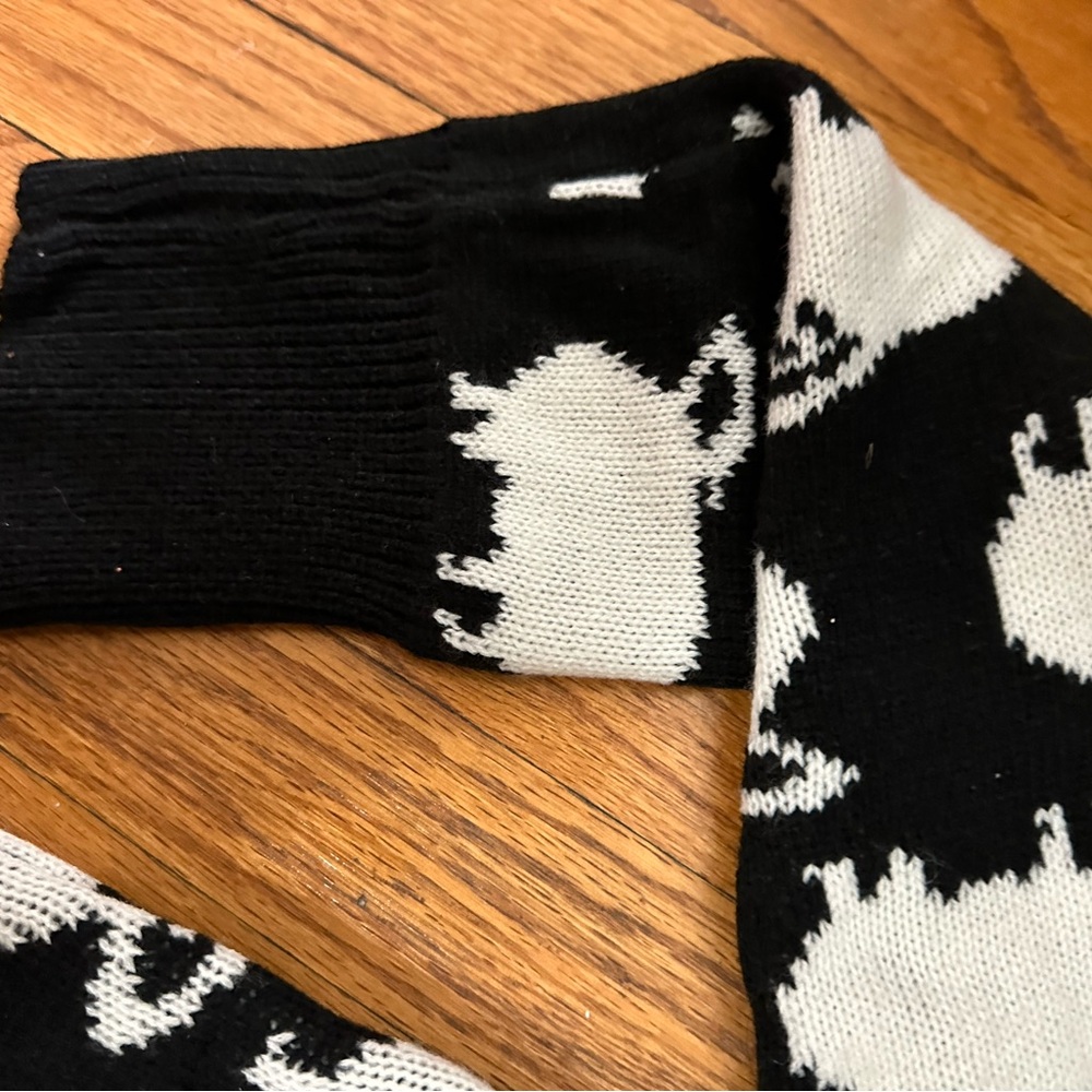 Black & White Sheep Motif Crewneck Sweater - Picture 5 of 8